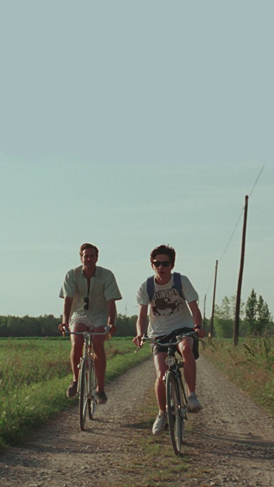 Học cách diện đồ mùa hè nam giới từ phim Call me by your name